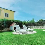 Pear - Makarska