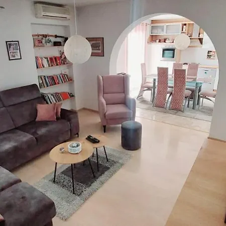 Pear - Apartment *