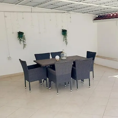 Pear - * 马卡尔斯卡